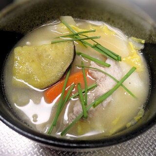 冬にほっこり★さつま芋と豚肉の具沢山味噌汁